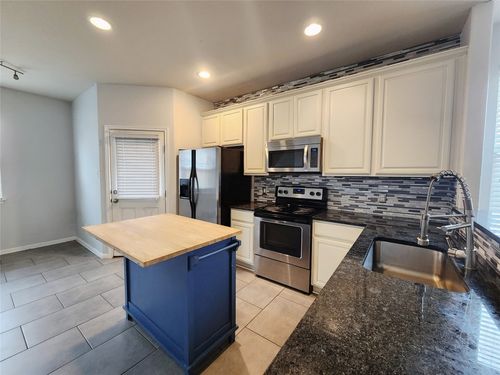 5921 Red Bud Ridge Ln, Austin, TX, 78744-4425 | Card Image