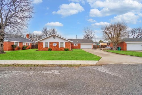 421 W Madison St, Mangum, OK, 73554-1815 | Card Image