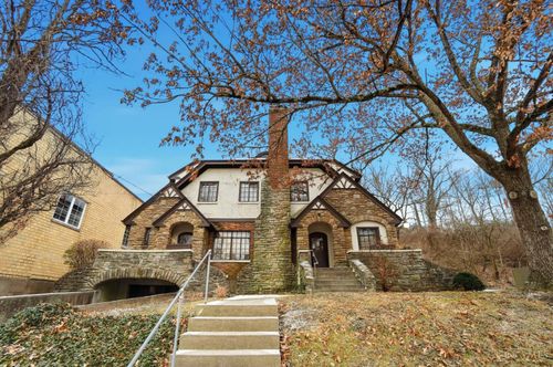 820 Delta Ave, Cincinnati, OH, 45226-1221 | Card Image