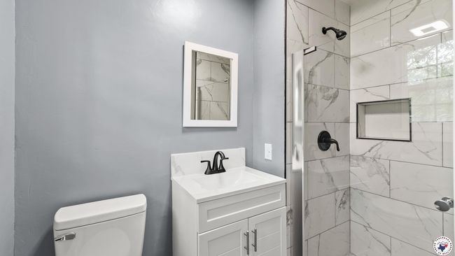10 Vernon St, House other with 4 bedrooms, 2 bathrooms and null parking in Hooks TX | Image 23