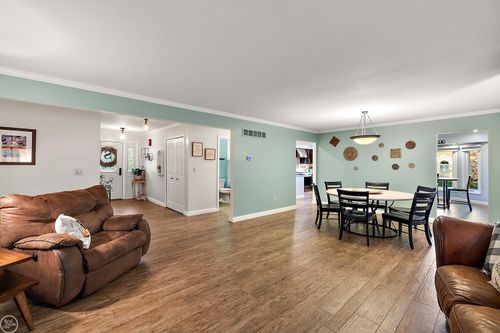 7346 Wellington Pl, Washington Township, MI, 48094-1463 | Card Image