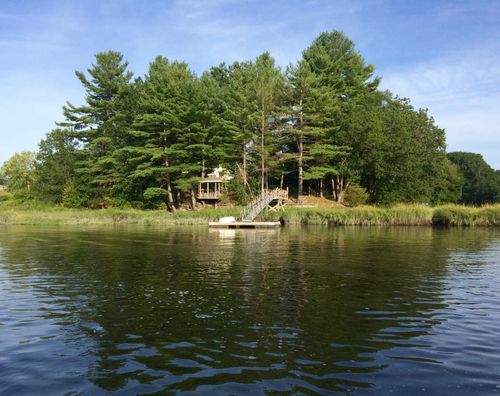 85 College Rd, Stratham, NH, 03885-2304 | Card Image