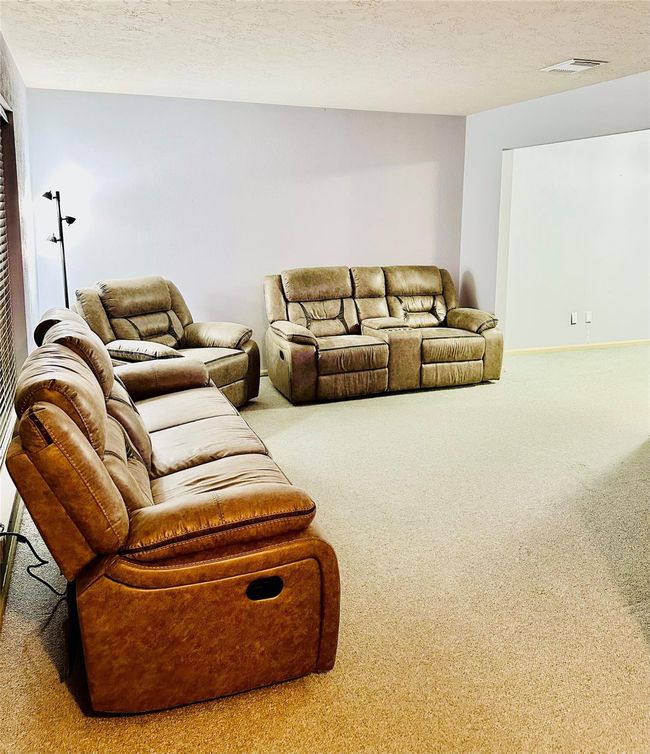 FAMILY ROOM | Image 27