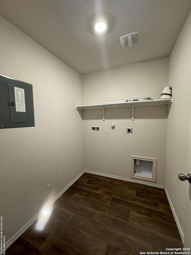 345 Middle Green Loop, House other with 3 bedrooms, 2 bathrooms and null parking in Floresville TX | Image 4