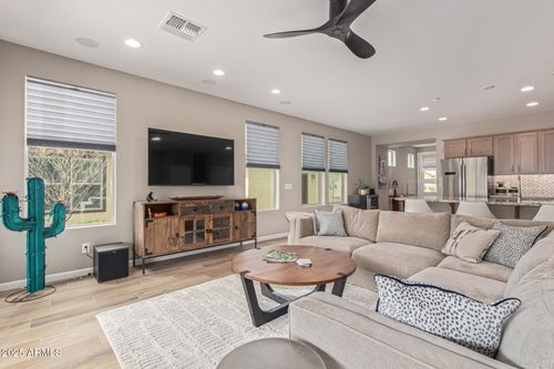 3261 Maverick Dr, Wickenburg, AZ, 85390-2705 | Card Image