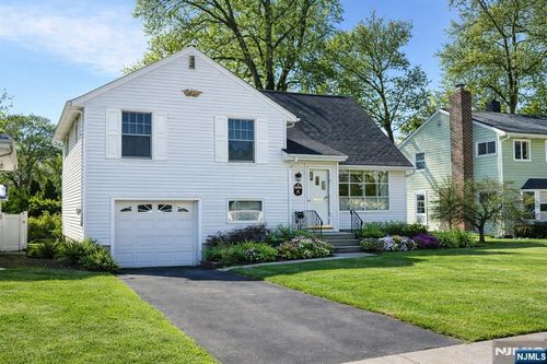 96 Grove St, Waldwick, NJ, 07463-2220 | Card Image