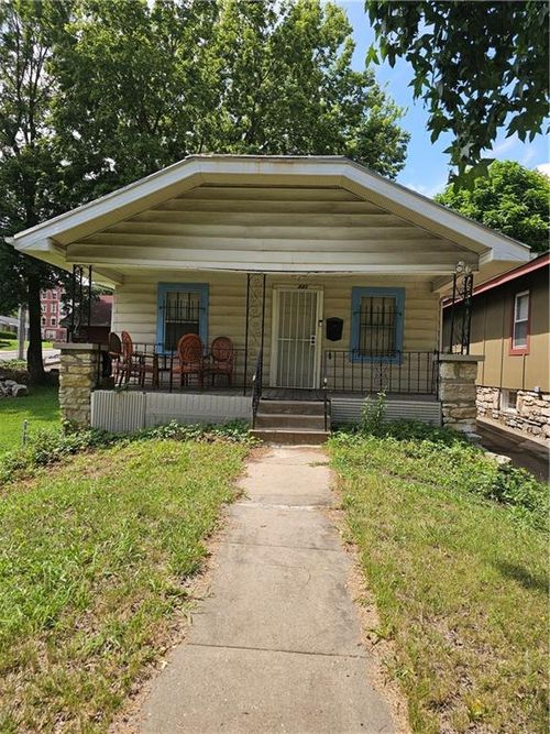 448 Benton Blvd, Kansas City, MO, 64124-1944 | Card Image