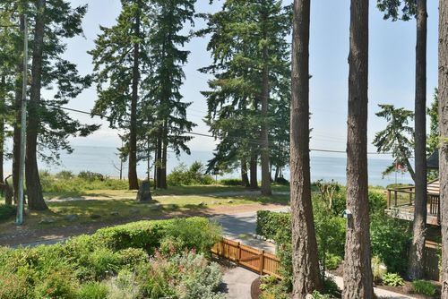 1590 Ocean Beach Espl, Gibsons, BC, V0N1V5 | Card Image
