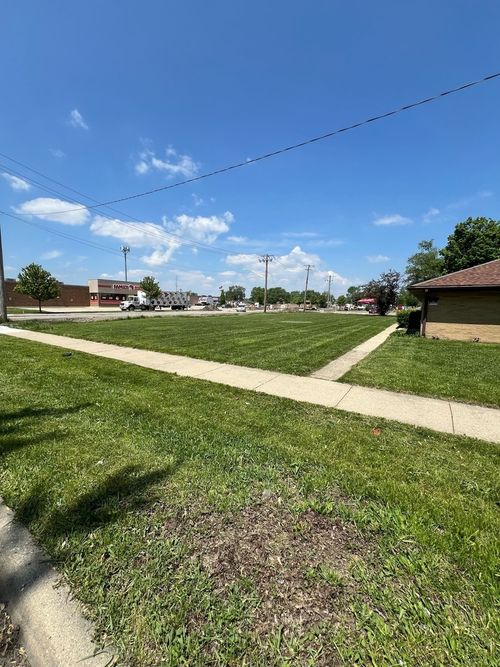 3298 7th St, Park City, IL, 60085-6904 | Card Image