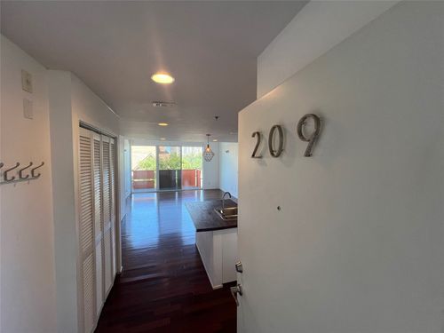 apt-209-1200 E 11th St, Austin, TX, 78702-1904 | Card Image