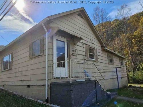 164 W Walnut Hill Rd, Logan, WV, 25601-7008 | Card Image