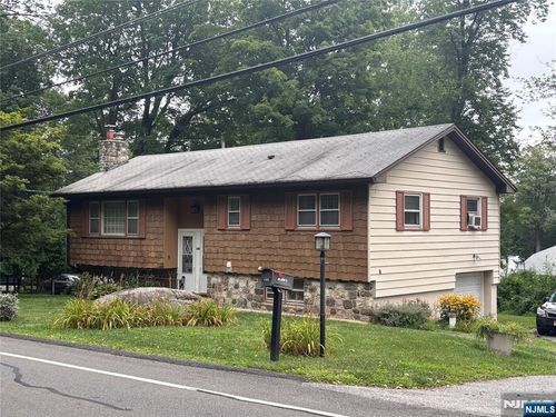 150 Highland Lakes Rd, HIGHLAND LAKES, NJ, 07422-1836 | Card Image