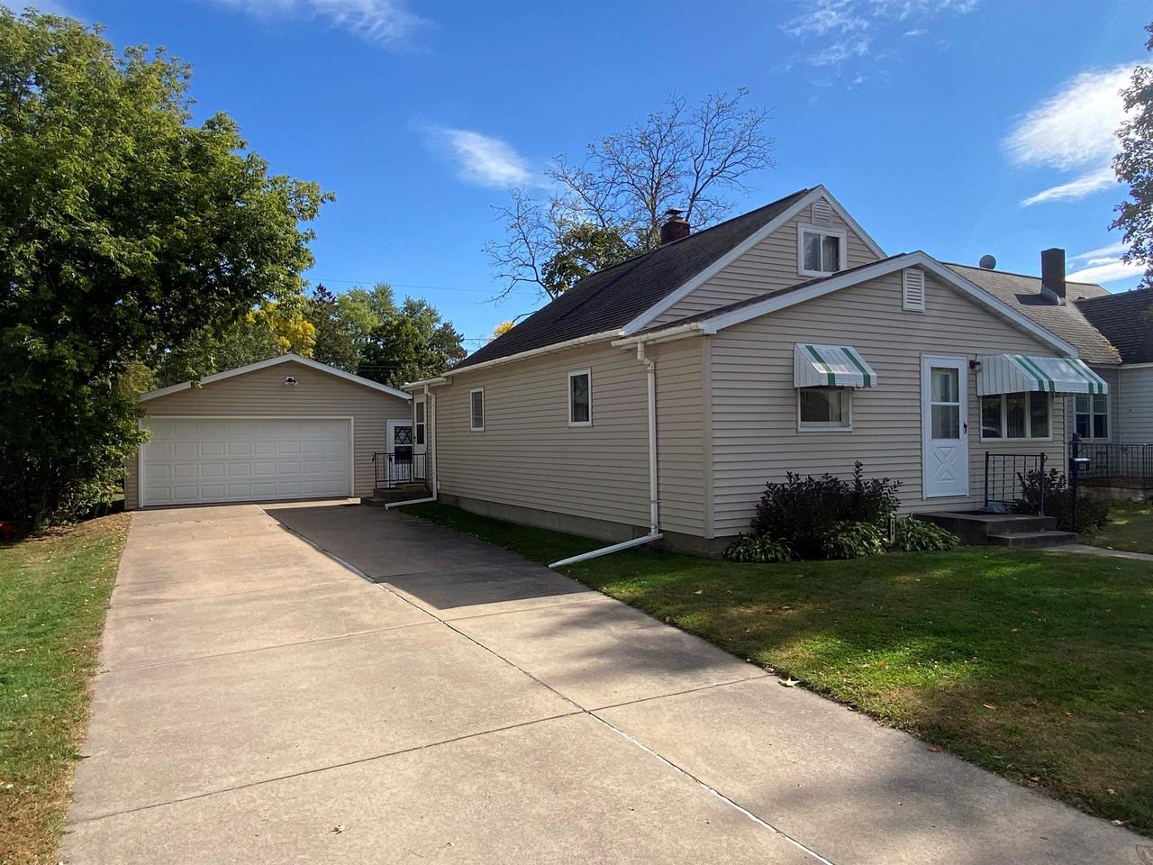 9th Ave, Wausau, WI 54401