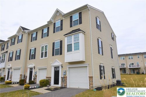 12 Yellow Rose Ln, Palmer Twp, PA, 18045-6125 | Card Image