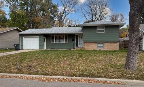 406 Kathryn Ave, Marshall, MN, 56258-2211 | Card Image