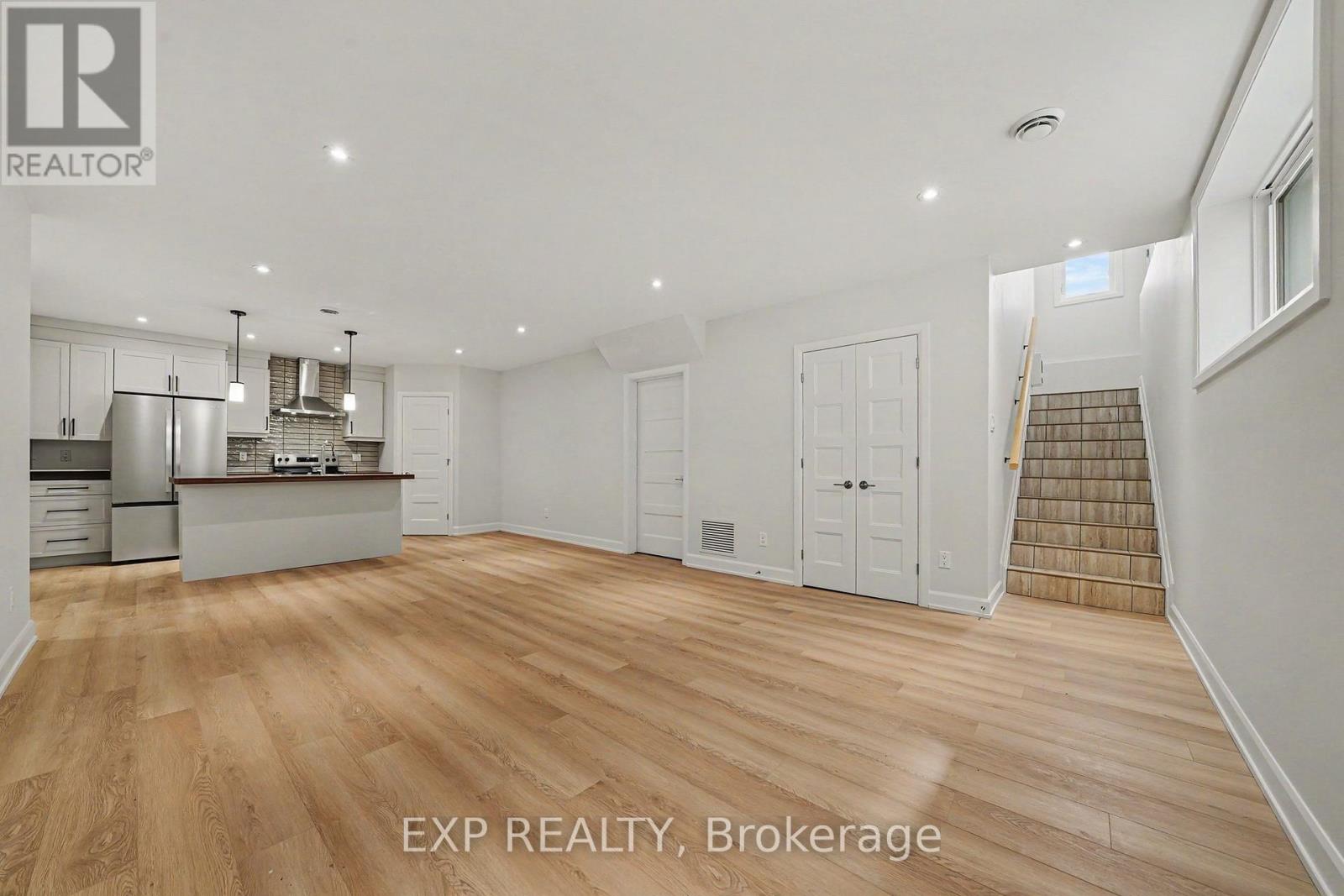 Residential Lease in Russell 4