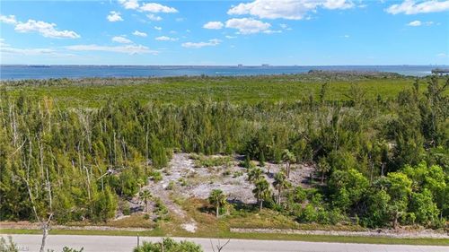 5576 Sabal Ave, ST. JAMES CITY, FL, 33956 | Card Image