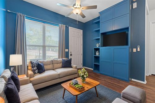 11101-8601 W Gate Blvd, Austin, TX, 78745-4617 | Card Image