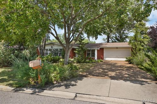 12557 Starspur Ln, Saint Louis, MO, 63146-4527 | Card Image