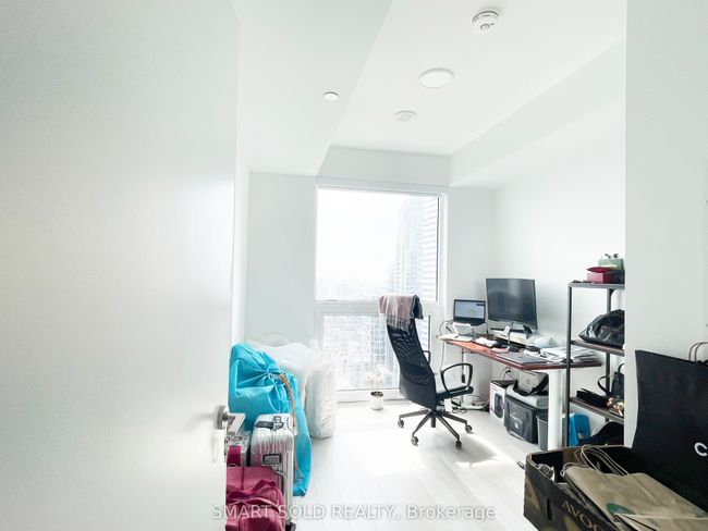 3204 - 39 Roehampton Ave, Condo with 3 bedrooms, 2 bathrooms and null parking in Toronto ON | Image 7