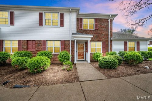 9073 W Swan Cir, Brentwood, MO, 63144-1646 | Card Image