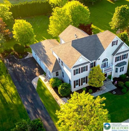 3423 Courtney Dr, Center Valley, PA, 18034-8123 | Card Image