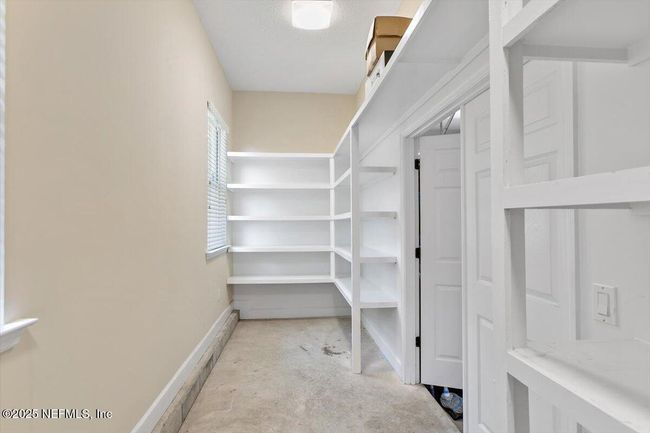 heated/cooled room in Garage | Image 46