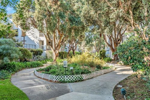 f230-4 Anchor Dr, Emeryville, CA, 94608-1557 | Card Image