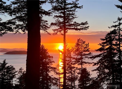 385 Orcas Rd, Eastsound, WA, 98245 | Card Image