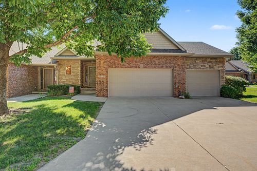 15516 Oakwood Drive, Urbandale, IA, 50323 | Card Image