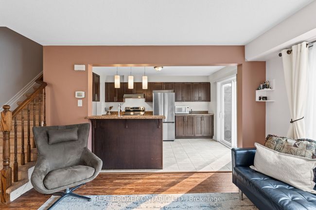 427 Vendevale Ave, House attached with 3 bedrooms, 2 bathrooms and 1 parking in Stittsville ON | Image 12