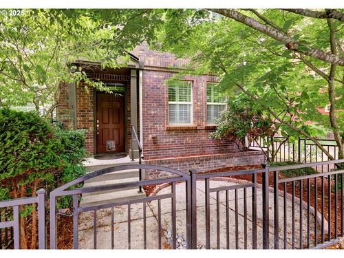 6055 Ne Alder St, Hillsboro, OR, 97124-7511 | Card Image