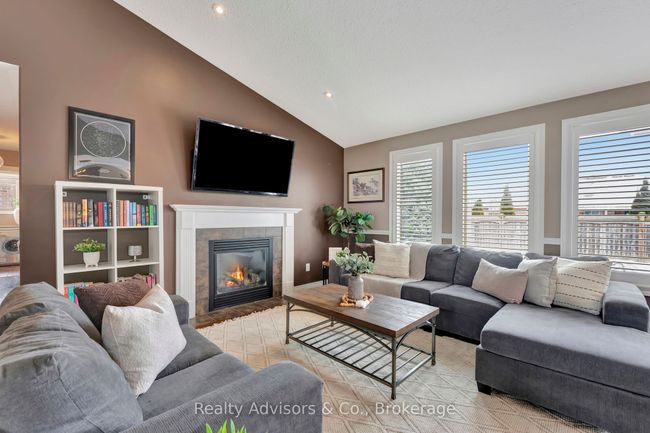 56 Southampton Dr, House other with 3 bedrooms, 2 bathrooms and 2 parking in Saint George ON | Image 5