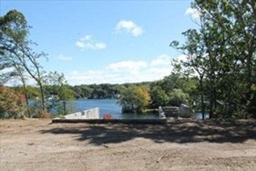 133 Lakeshore Dr, Blackstone, MA, 01504-1402 | Card Image