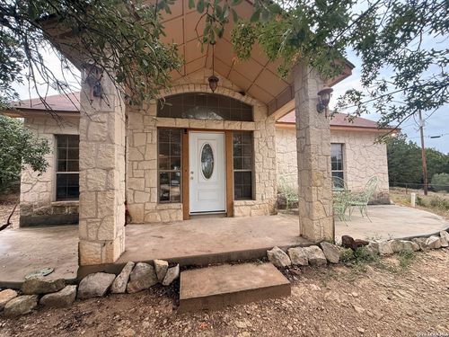 172 Candy Rd, Pipe Creek, TX, 78063-5104 | Card Image