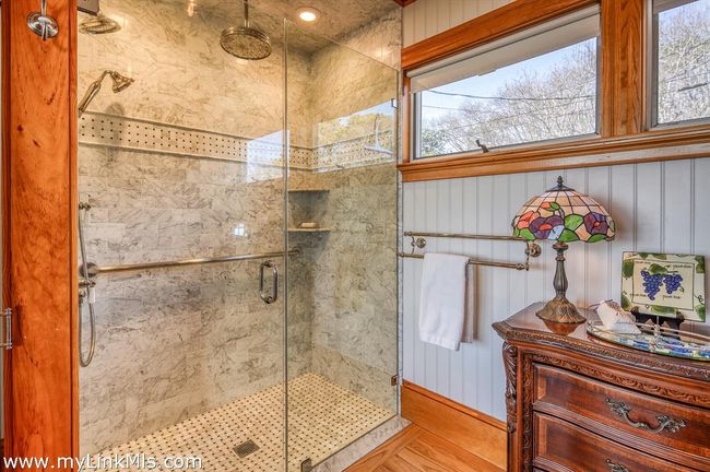 UNIT-5 - 47 E Chop Dr, Condo with 1 bedrooms, 1 bathrooms and null parking in Oak Bluffs MA | Image 11