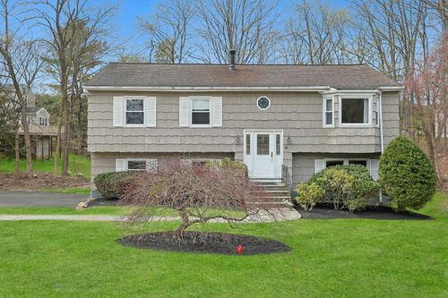 8 Douglas Dr, Pleasantville, NY, 10570-2339 | Card Image