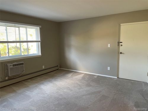 205-810 Plate St, Rochester, MI, 48307-1662 | Card Image