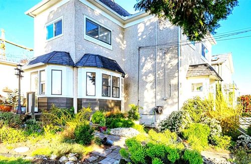 377 Milton St, Nanaimo, BC, V9R2K8 | Card Image