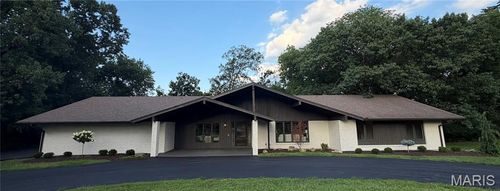 15 Meadowbrook Country Club Est, Ballwin, MO, 63011-1688 | Card Image