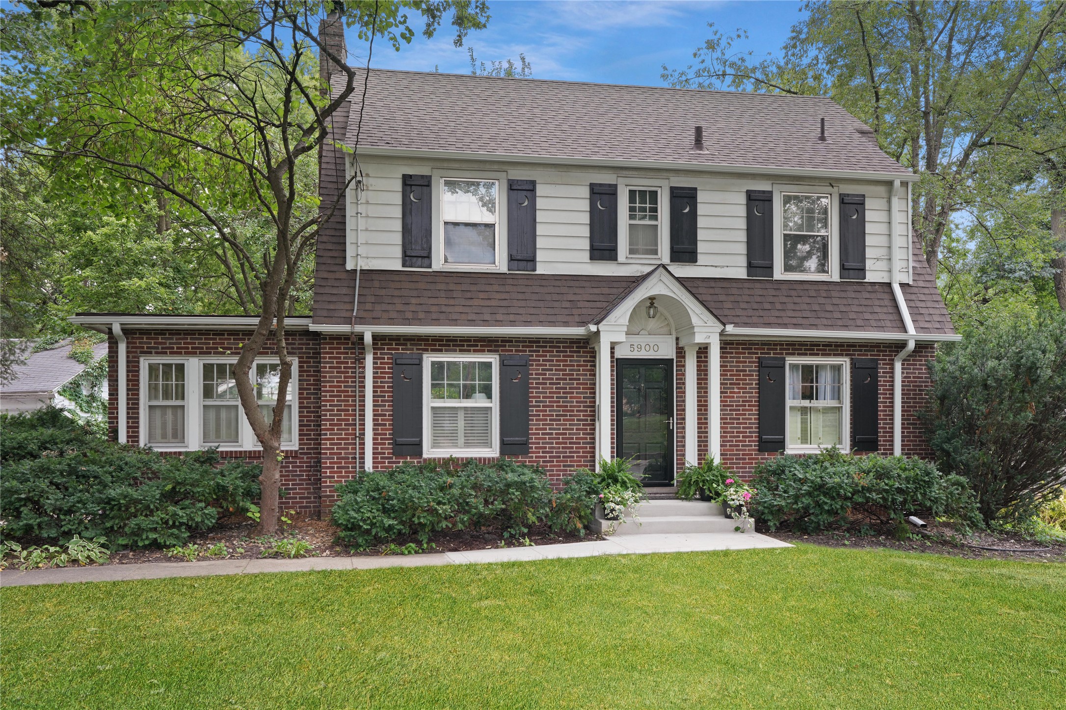 Waterbury Rd, Des Moines, IA 50312