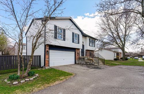 2919 Roundtree Dr, Troy, MI, 48083-2350 | Card Image