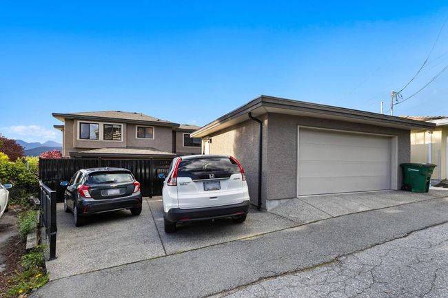 7120 Ridge Drive, House other with 8 bedrooms, 6 bathrooms and 5 parking in Burnaby BC | Image 37