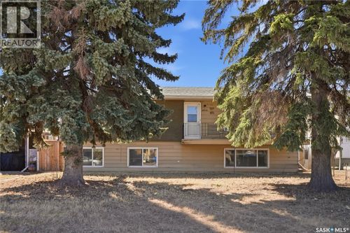 2614 7th St E, Saskatoon, SK, S7H1A5 | Card Image