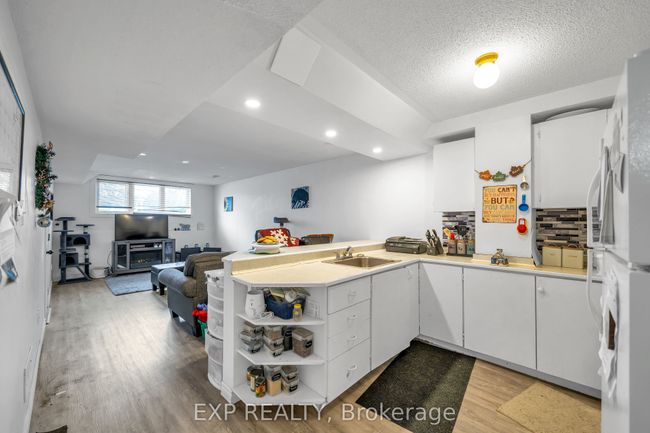 679 Frobisher Crt, House attached with 5 bedrooms, 3 bathrooms and 4 parking in Oshawa ON | Image 28
