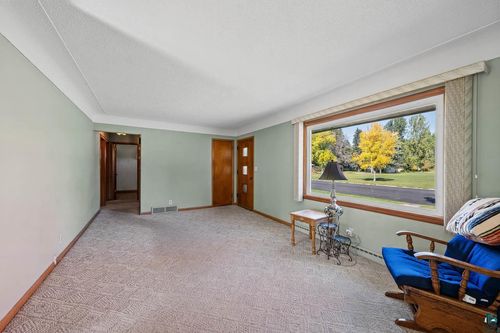 705 Arrowhead St, Aurora, MN, 55705-1201 | Card Image