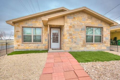 637 Jones St, San Angelo, TX, 76903-3223 | Card Image