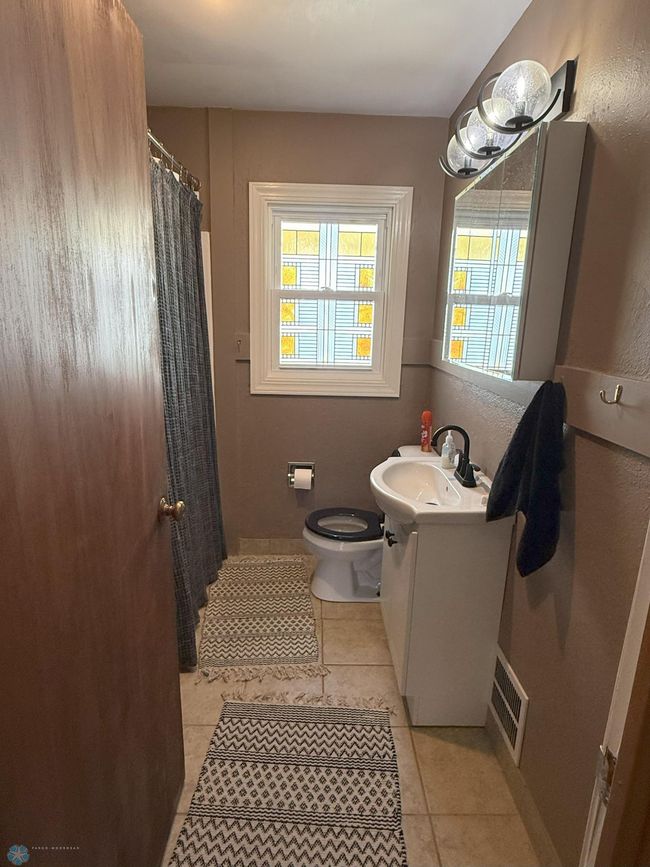 Main Floor Bathroom | Image 11