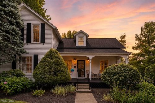58 E Washington St, Chagrin Falls, OH, 44022-3032 | Card Image