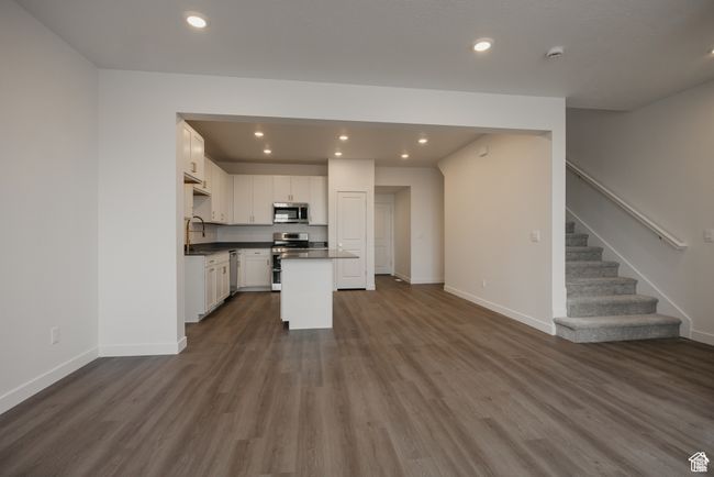 PICTURE OF MODEL | Image 13